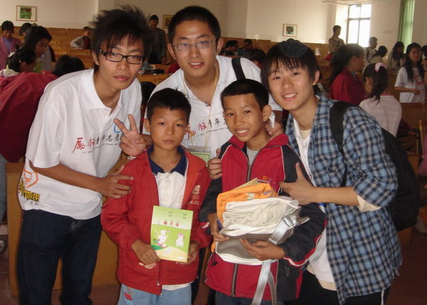 校青协开展衣物捐赠活动获好评