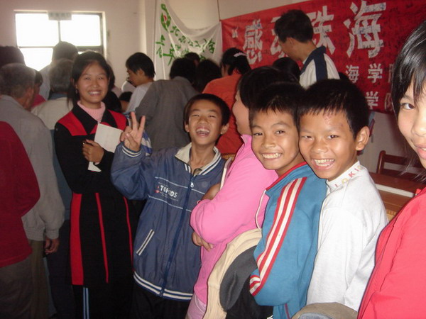 校青协开展衣物捐赠活动获好评