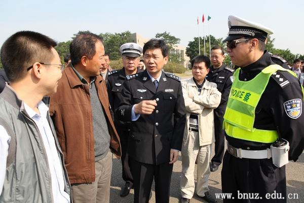 珠海市公安局交警支队罗亦宁支队长来我校召开现场办公会