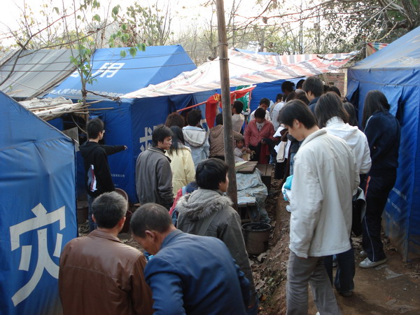 校青协开展衣物捐赠活动获好评