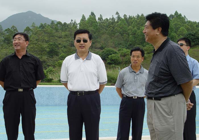 图片新闻中国农业银行总行杨昆副行长一行来我校调研