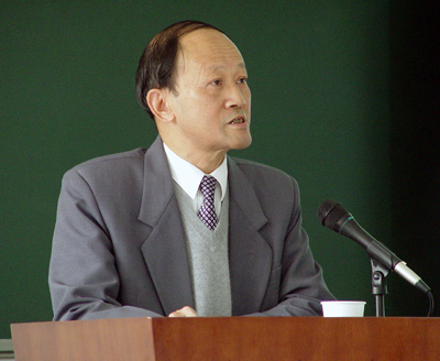 周迺英老师代表教务处汇报本学期的教学工作杨国昌副校长向获奖的老师