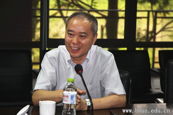 (张明远院长寄语在座大学生)(甘春妍主任向来宾介绍我校情况)座谈会之