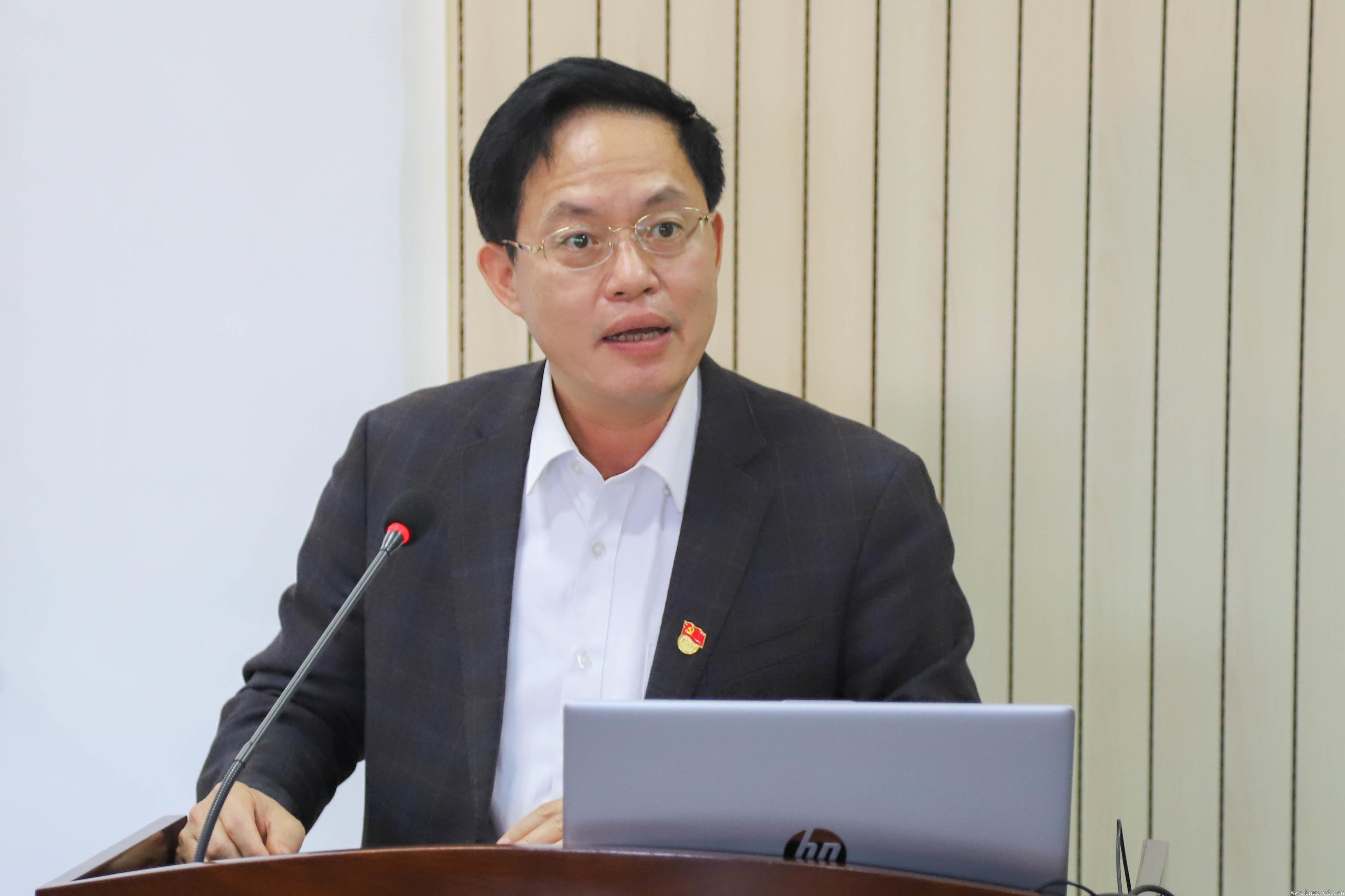 钟国胜作总结讲话